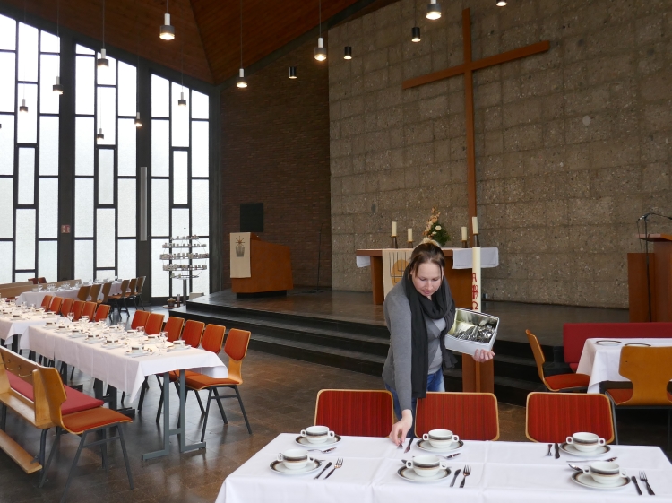 Gründonnerstagsvorbereitungen Tischabendmahl in der Erlöserkirche Hilden